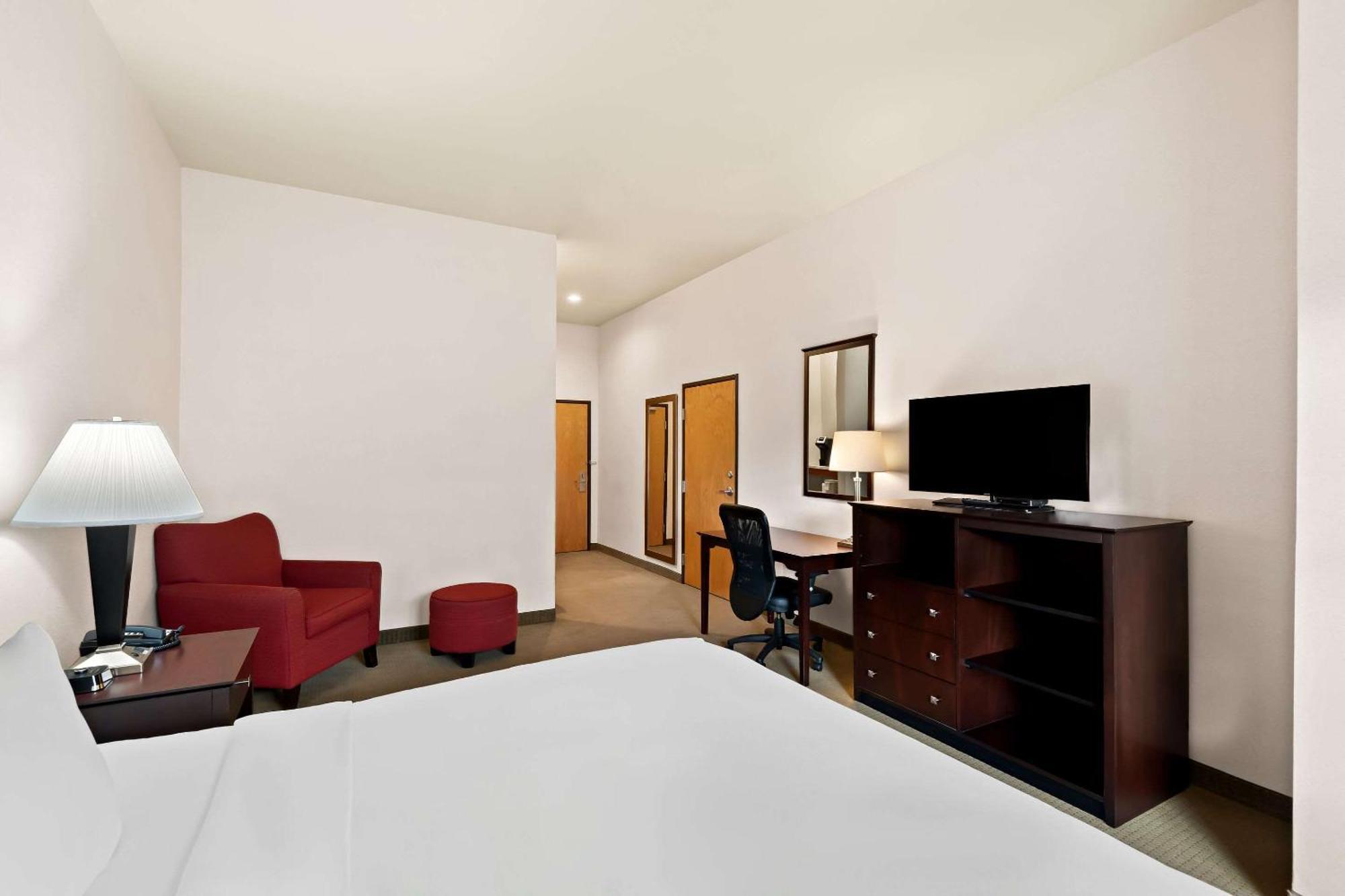 Comfort Inn & Suites Creswell Exterior photo