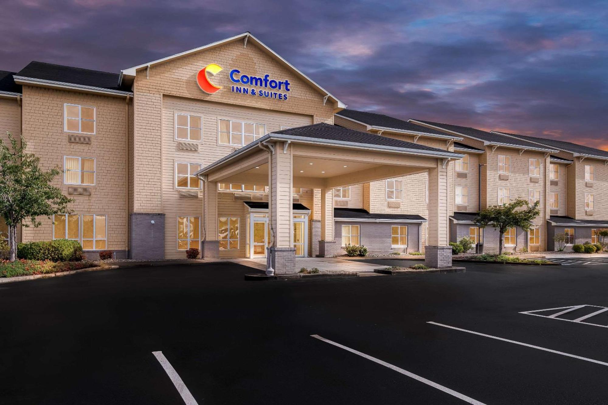 Comfort Inn & Suites Creswell Exterior photo